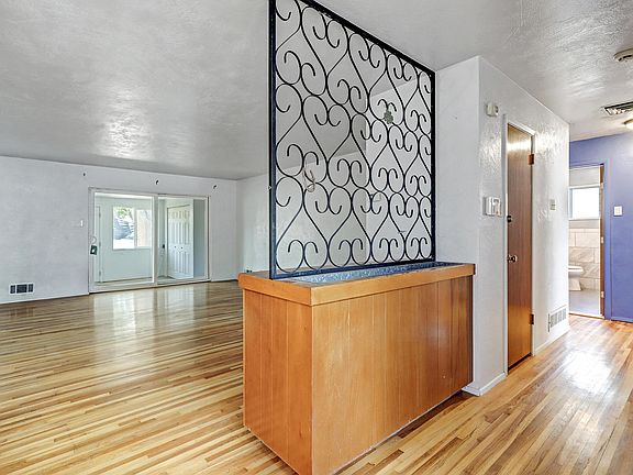 5th image of 421 La Veta Dr NE