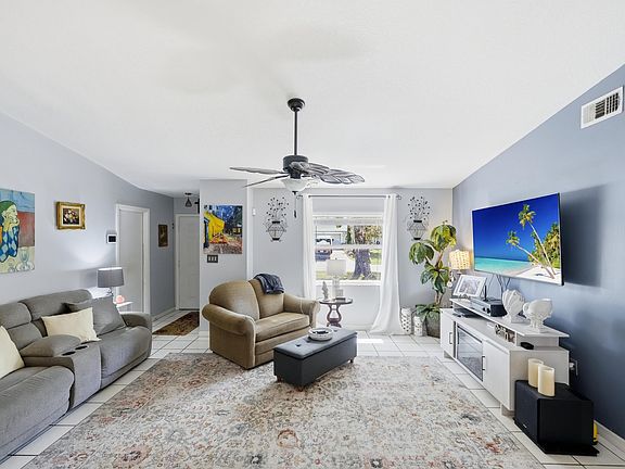 4th image of 225 SW Crescent Avenue