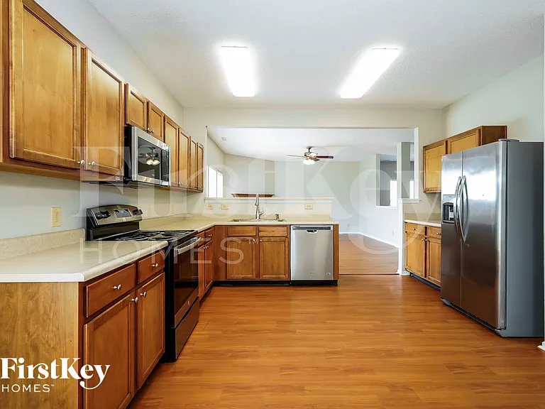 779 Heartland Dr — Photo 6