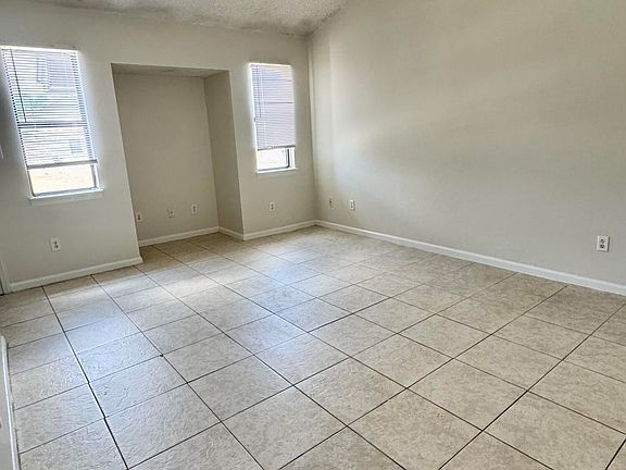 3rd image of 223 Wyndham Cir #B