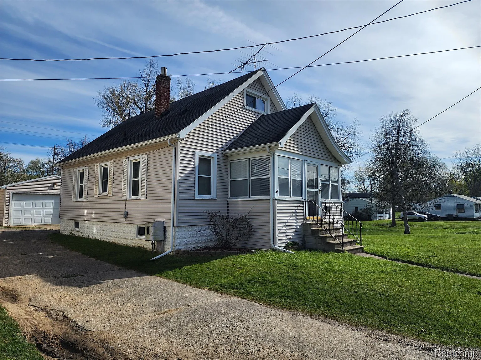 318 Hillside Ave photo 1