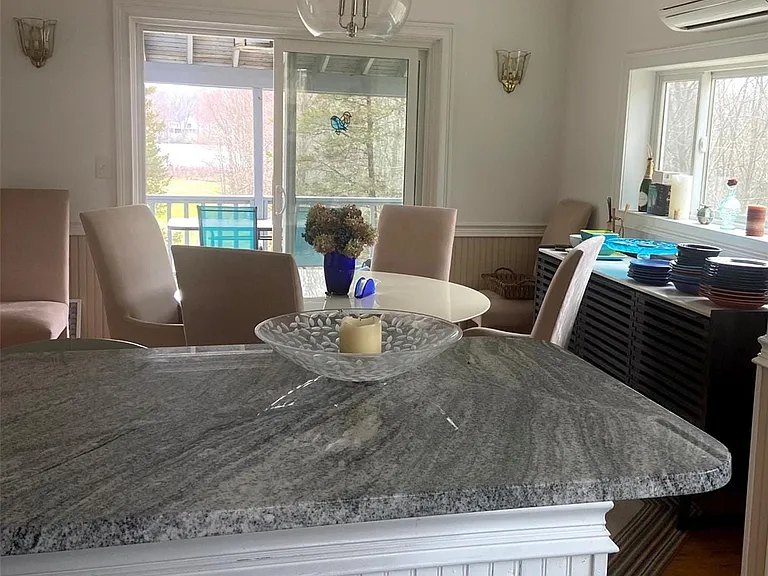 46 Patricia Ln — Photo 17