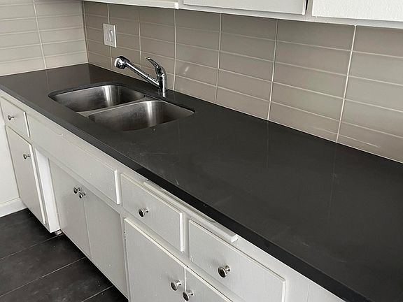 5th image of 5627 Lexington Ave APT 2