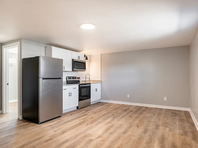650 4th St NE #16 — Photo 2