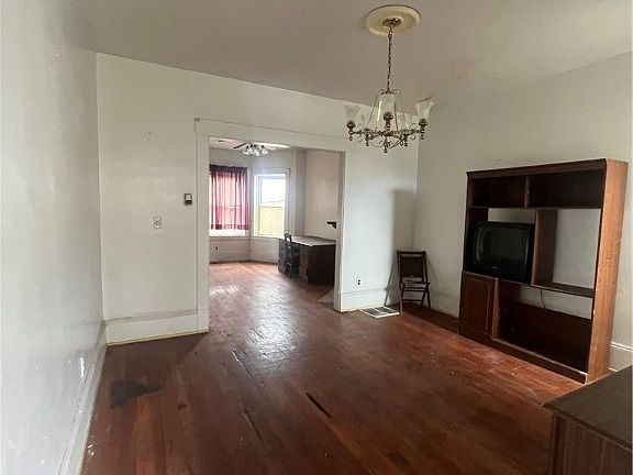 4th image of 5354 Saint Clair Ave