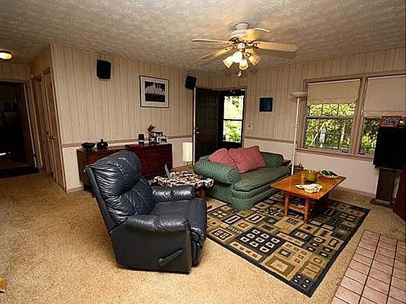 5th image of 245 Rocky Dr