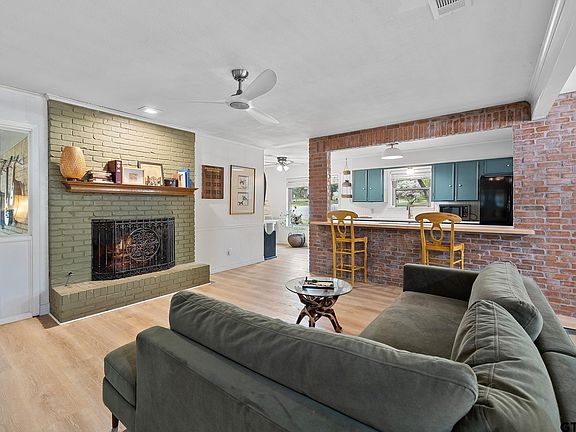 4th image of 817 Bradley Dr