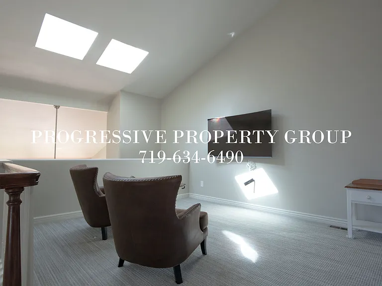 1120 Hill Cir — Photo 12
