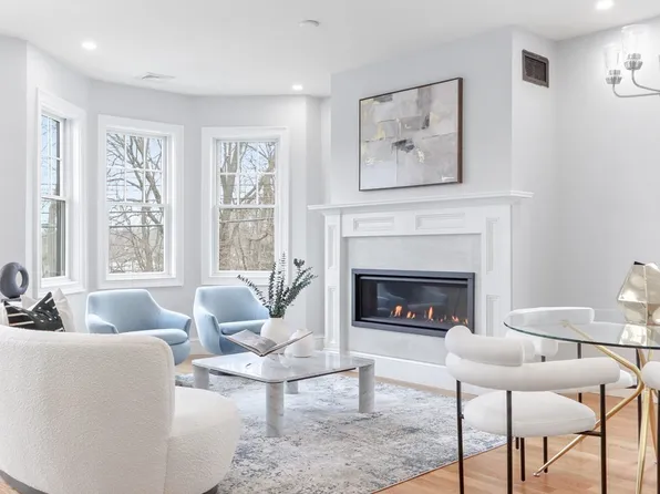 113 Elliot St #1, Newton Highlands, MA 02461