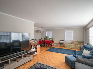 1101 Grove St APT 3A, Evanston, IL 60201
