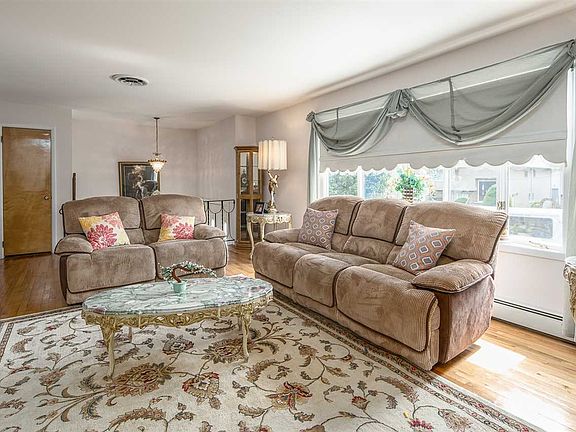 3rd image of 1037 Koelle Blvd