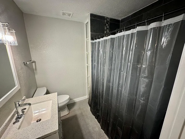 1405 Seville Dr — Photo 29
