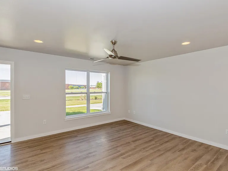 2225 Saint Andrews Dr — Photo 4