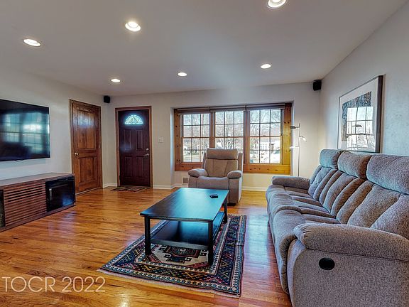 2nd image of 402 Congress St