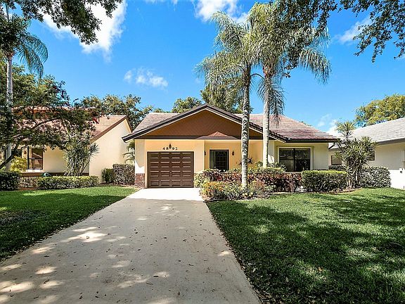 2nd image of 4892 Boxwood Cir