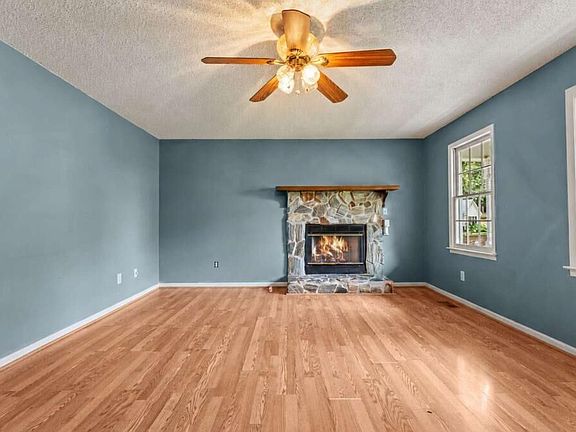 4th image of 47 Gentry Ct