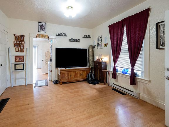 4th image of 608 Anderson Ave