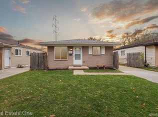 387 Detroit St, Trenton, MI 48183