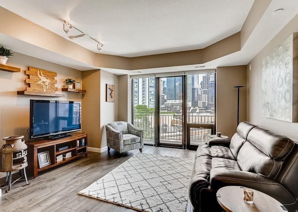 1st image of 500 Grant St E #409