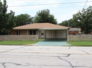 819 W Omega St, Henrietta, TX 76365