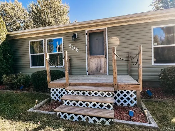 806 Queen Rd, Walkerton, IN 46574