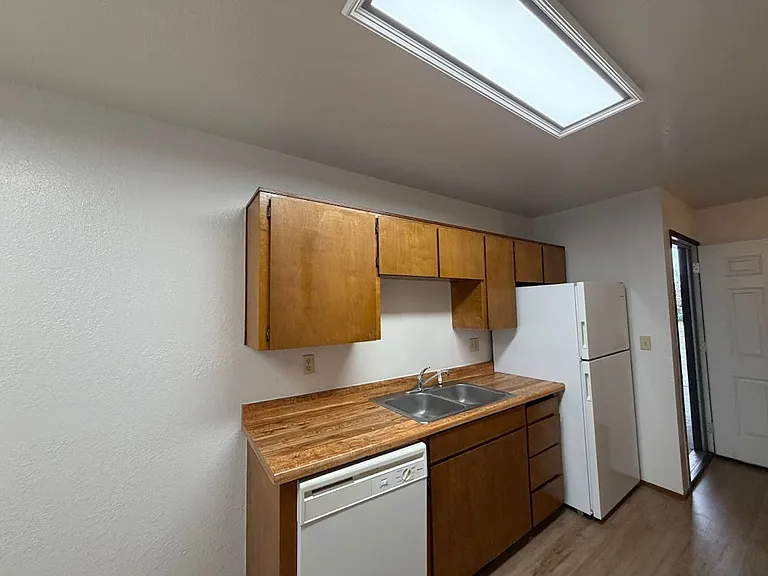 1016 Loni Dr — Photo 17