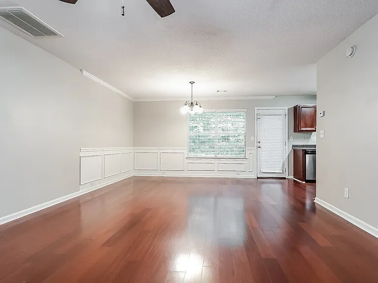 385 Hidden Creek Ln — Photo 6