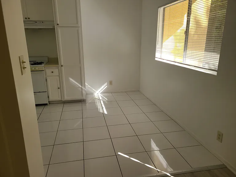 643 Hill St #B — Photo 5