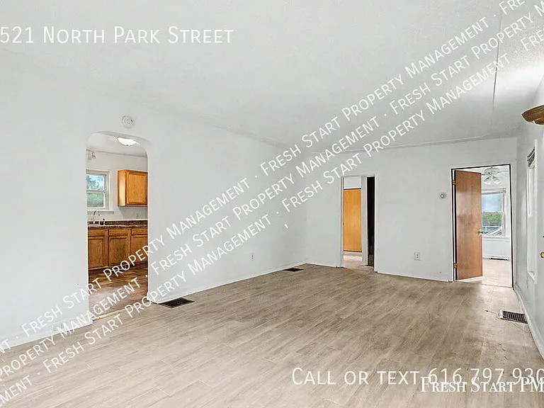 1521 N Park St — Photo 17