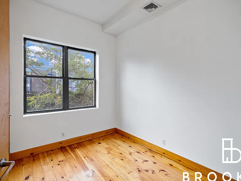 600 Saint Marks Ave #4L — Photo 8