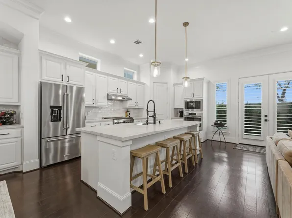 8213 Cabernet Ln, Houston, TX 77055