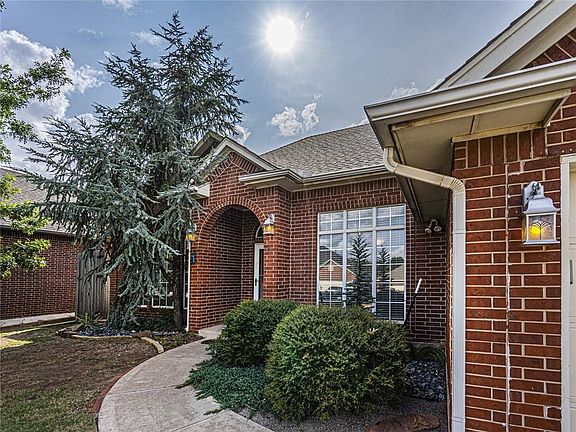 3rd image of 18205 Willow Oak Ln