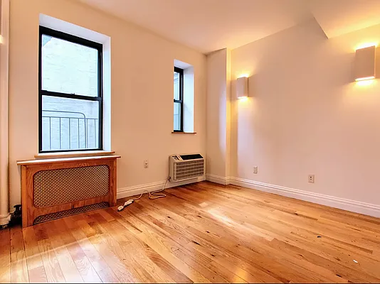 Rented by REAL New York | media 3