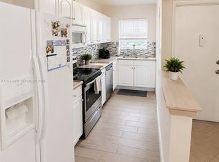 270 E Layne Blvd #110, Hallandale, FL 33009