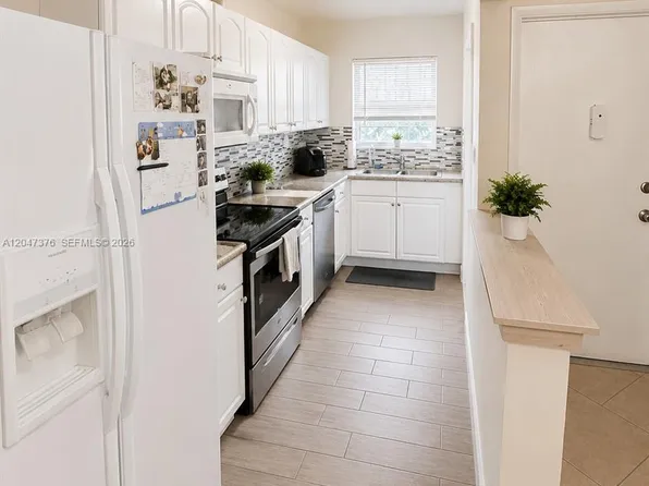270 E Layne Blvd #110, Hallandale, FL 33009