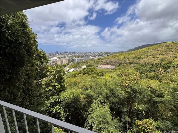1588 Saint Louis Dr, Honolulu, HI 96816