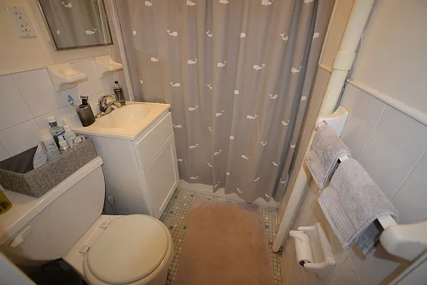 Rented by Voro, LLC | media 32