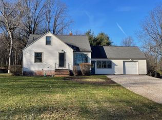 5972 Crossview Rd, Seven Hills, OH 44131