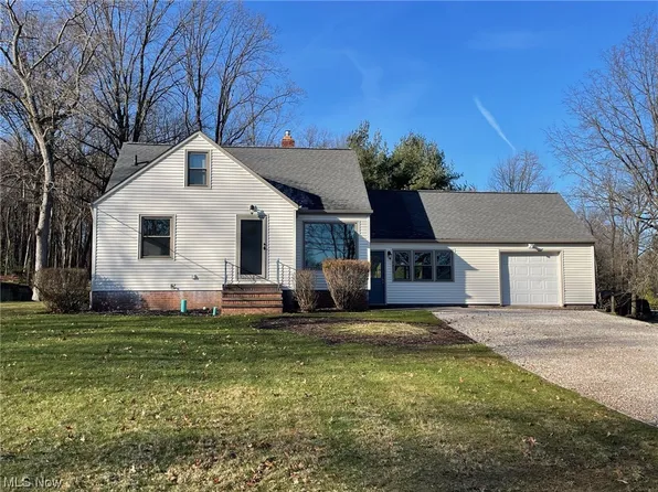 5972 Crossview Rd, Seven Hills, OH 44131