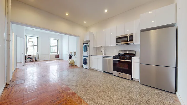 Rented by Bond New York | media 19