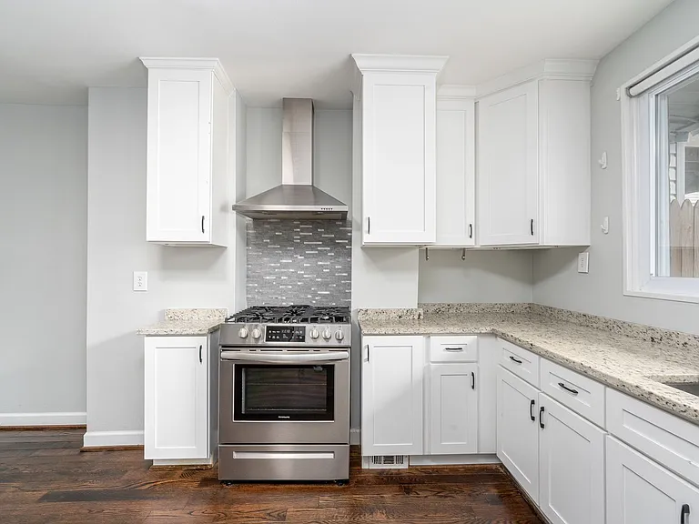 611 Oldham St — Photo 9