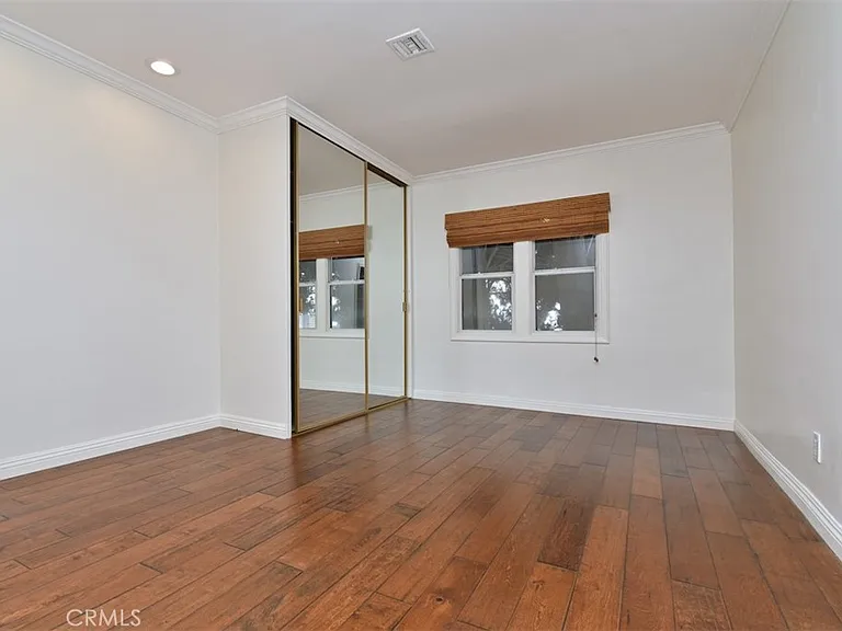 13902 Calvert St — Photo 20