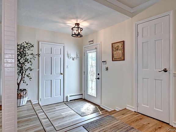 3rd image of 116 Shenandoah Boulevard N