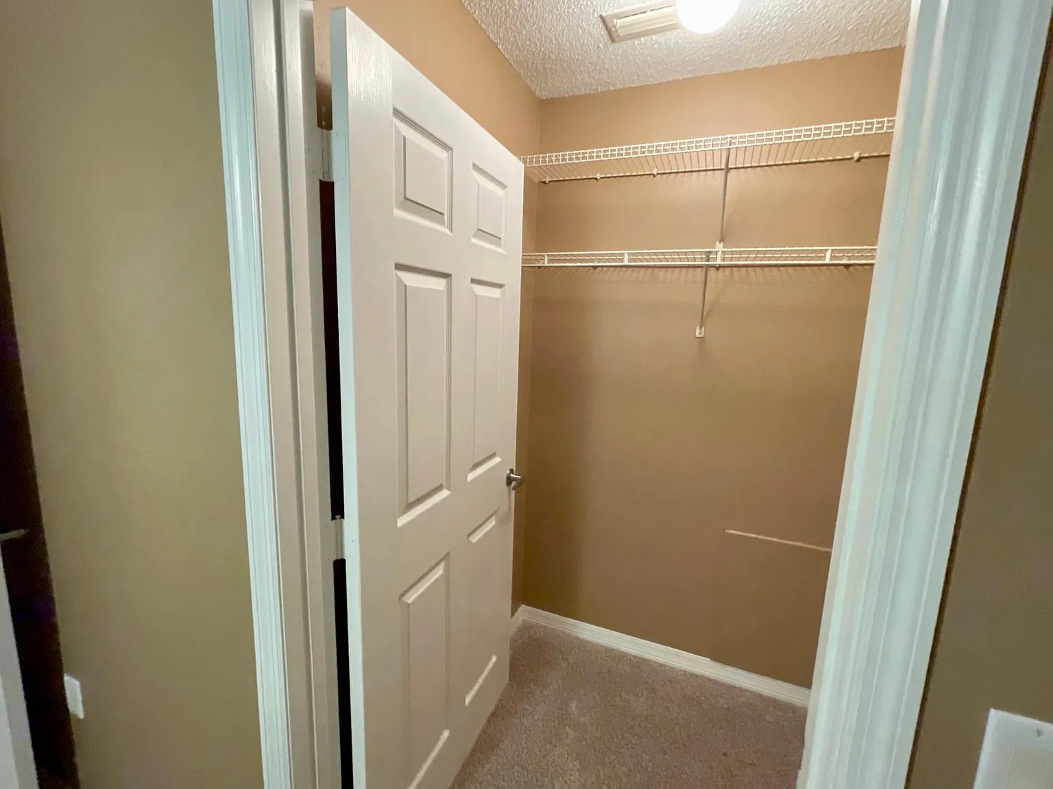 2 bed, 1400 sqft, $1,900 — Photo 2