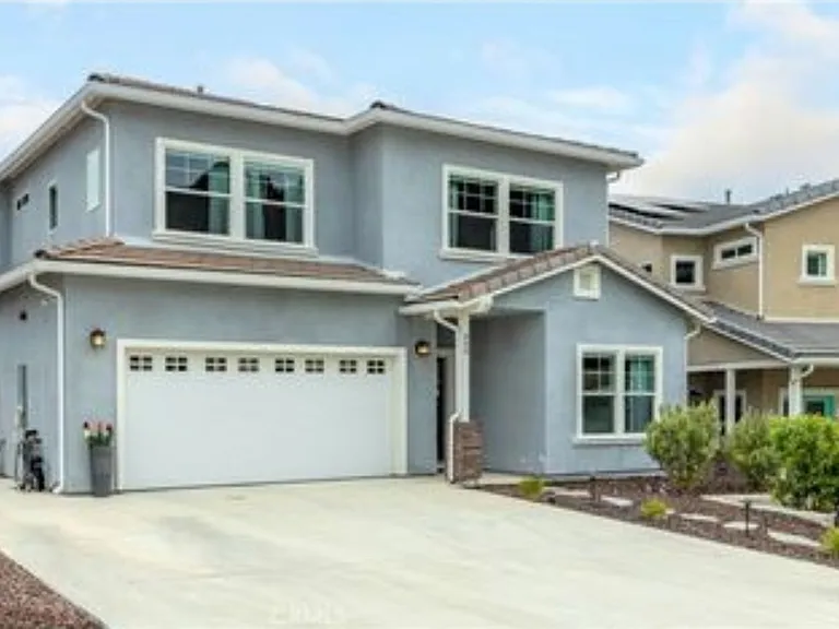 884 Salinas Ave — Photo 2