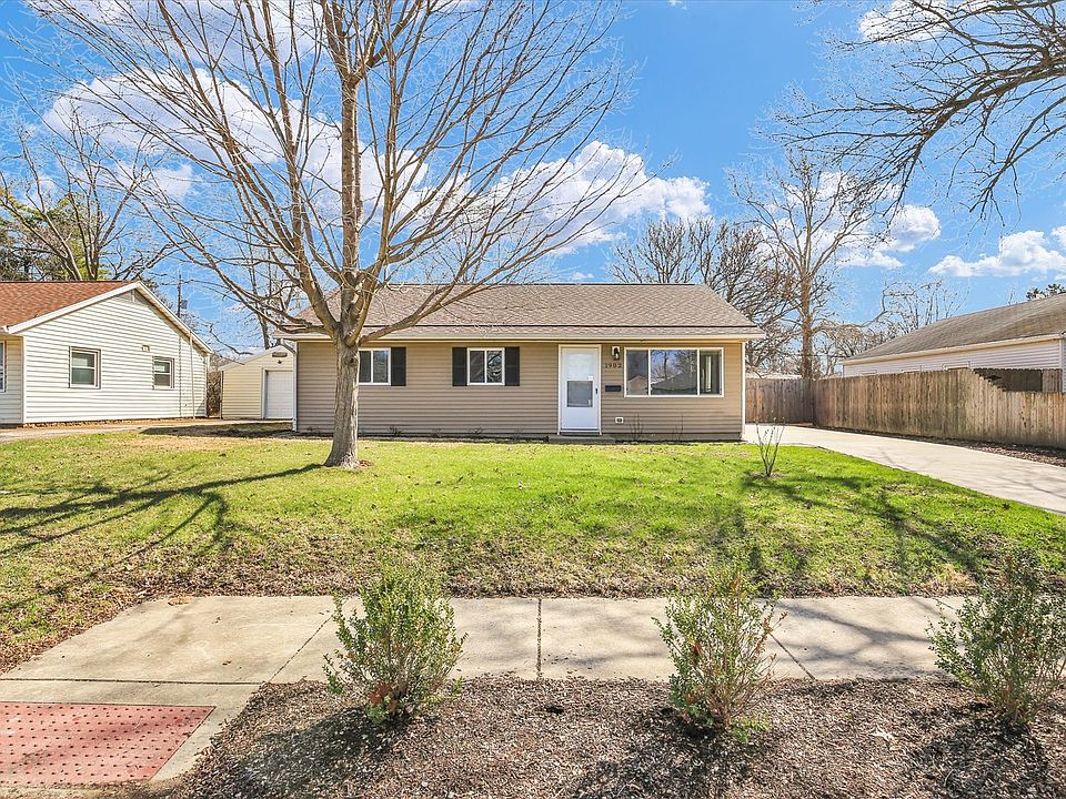 1st image of 1902 Garden Hills Dr