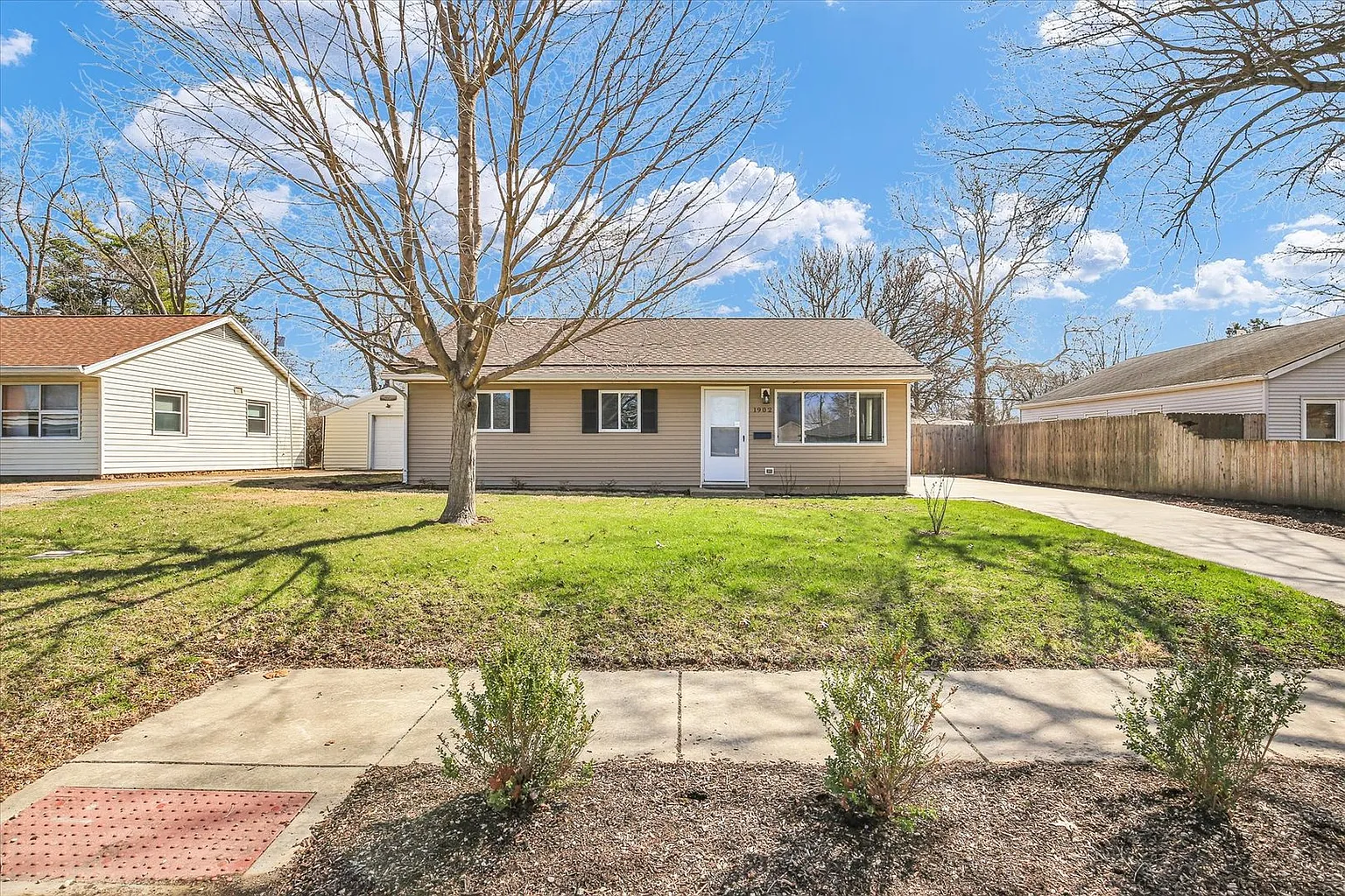 1902 Garden Hills Dr photo 1