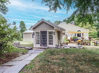 10 Cross Rd, Brookfield, CT 06804