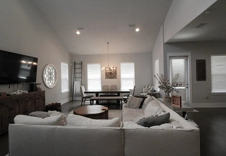 283 Lakeland Dr — Photo 3