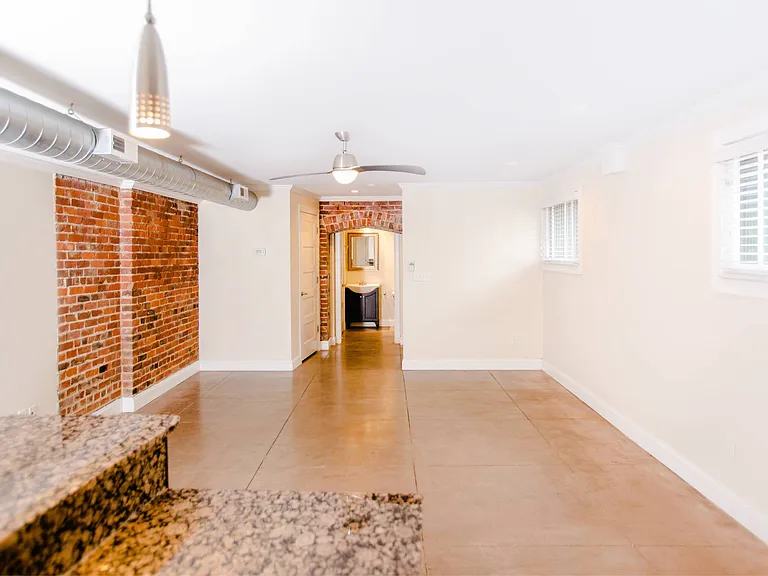 830 SE Riverside Dr — Photo 3